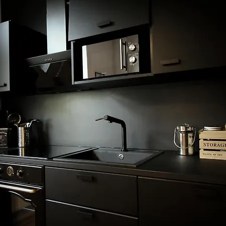 Zentrales Newyork-designapartment Mit 2 Betten Nahe Messe L Flughafen Apartment